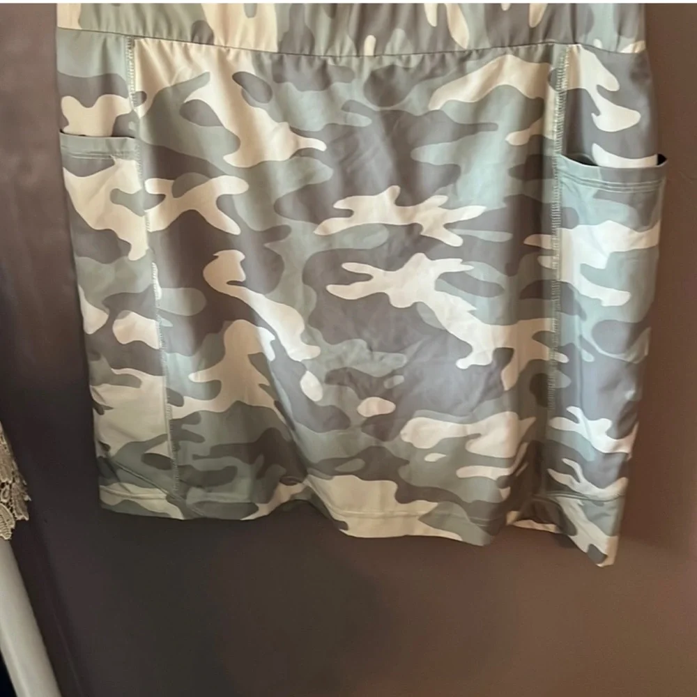 COPY - Excellent condition Chicos camouflage skort size 2 equivalent to women’s… - Picture 2 of 6